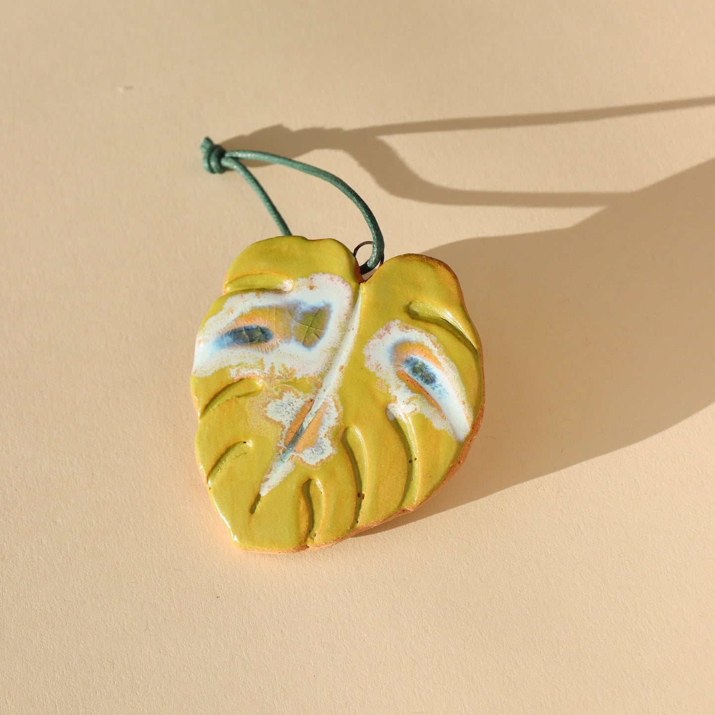 Monstera Ornament - Curious Clay