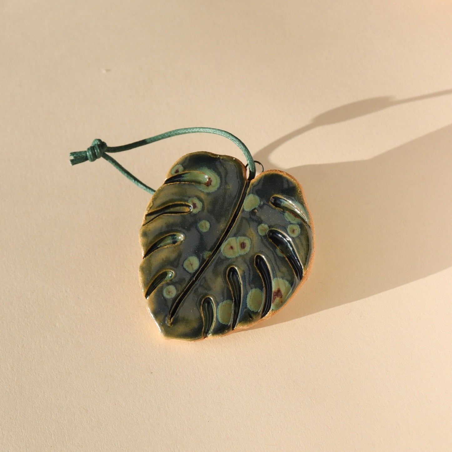 Monstera Ornament - Curious Clay